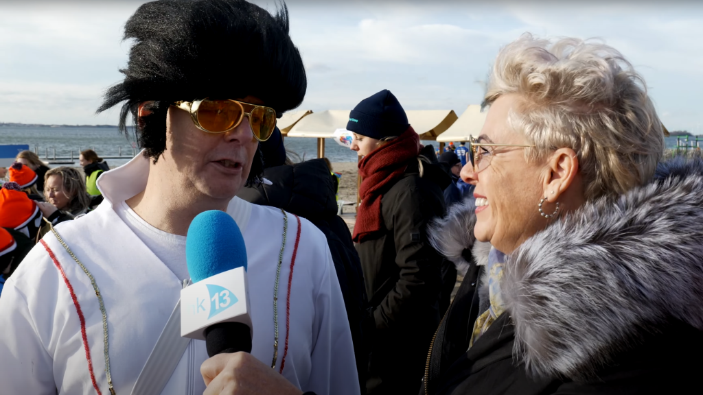 Harderwijk nieuwjaarsduik door Evert Blijsie en Loes vermeulen