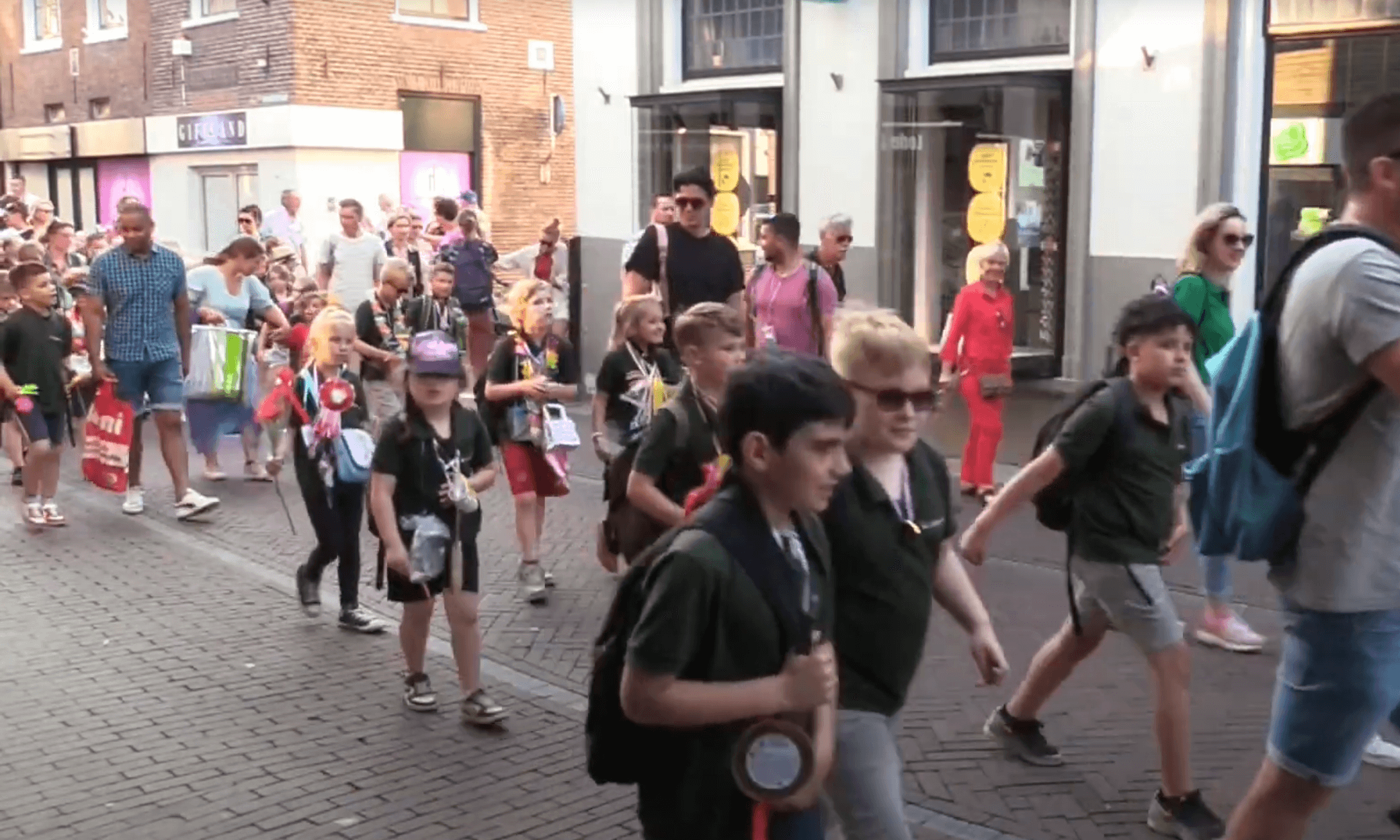 Defilé AvondVierdaagse Harderwijk, 8 juni 2023 door Johan Ramon (1) Defilé AvondVierdaagse Harderwijk, 8 juni 2023 door Johan Ramon
