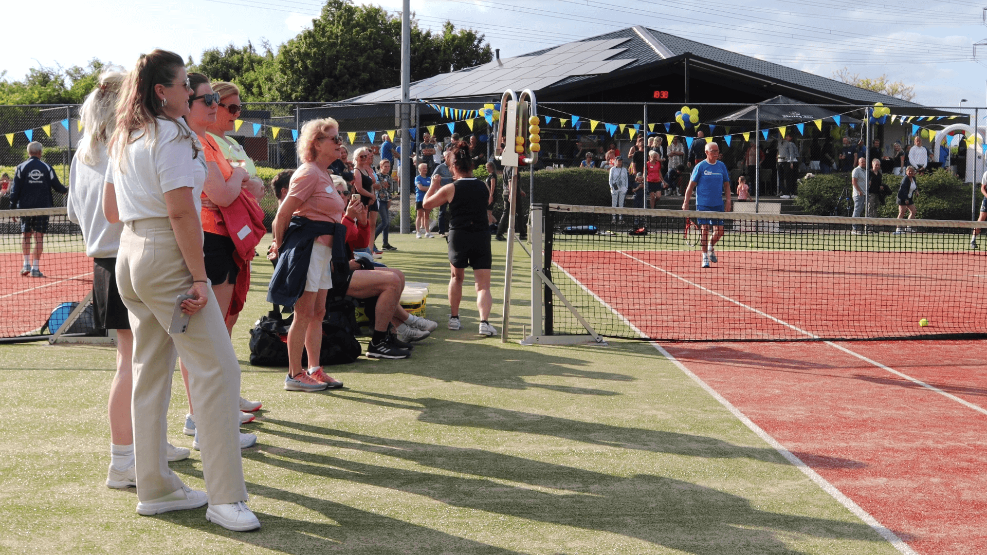 Feestdag tennisvereniging Frankrijk 2 juni 2023 - clinic met Jacco Eltingh en Paul Haarhuis (1)